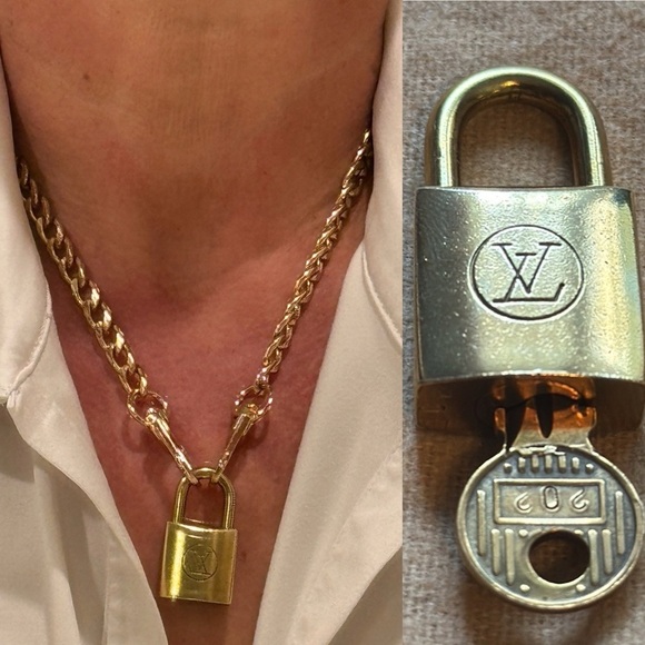 Vintage LV Louis Vuitton Padlock Lock & Key 202 with a no name chain - Picture 1 of 9